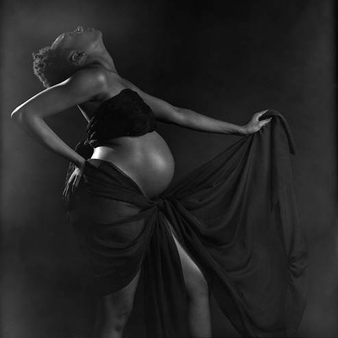 Maternity photographer capturing beautiful pregnancy photos