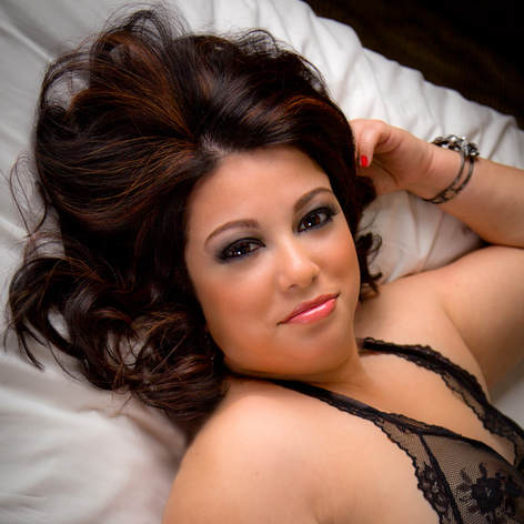 Sexy plus-size boudoir photos in Las Vegas