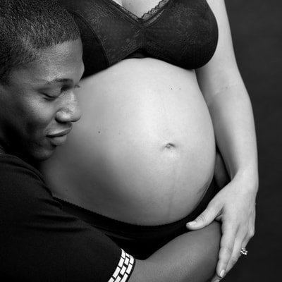 Beautiful couples maternity photography photo of a pregnant woman and the father to be