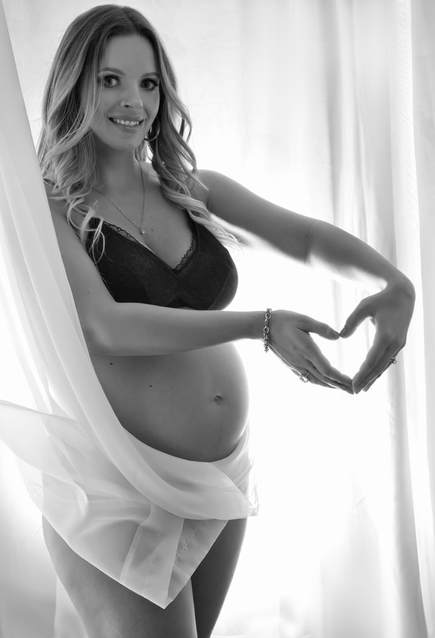 Elegant maternity photography in Las Vegas