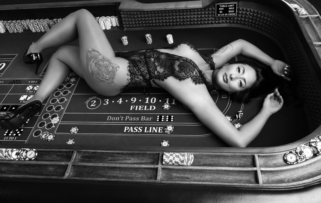 Sexy las vegas boudoir photography craps table photo shoot